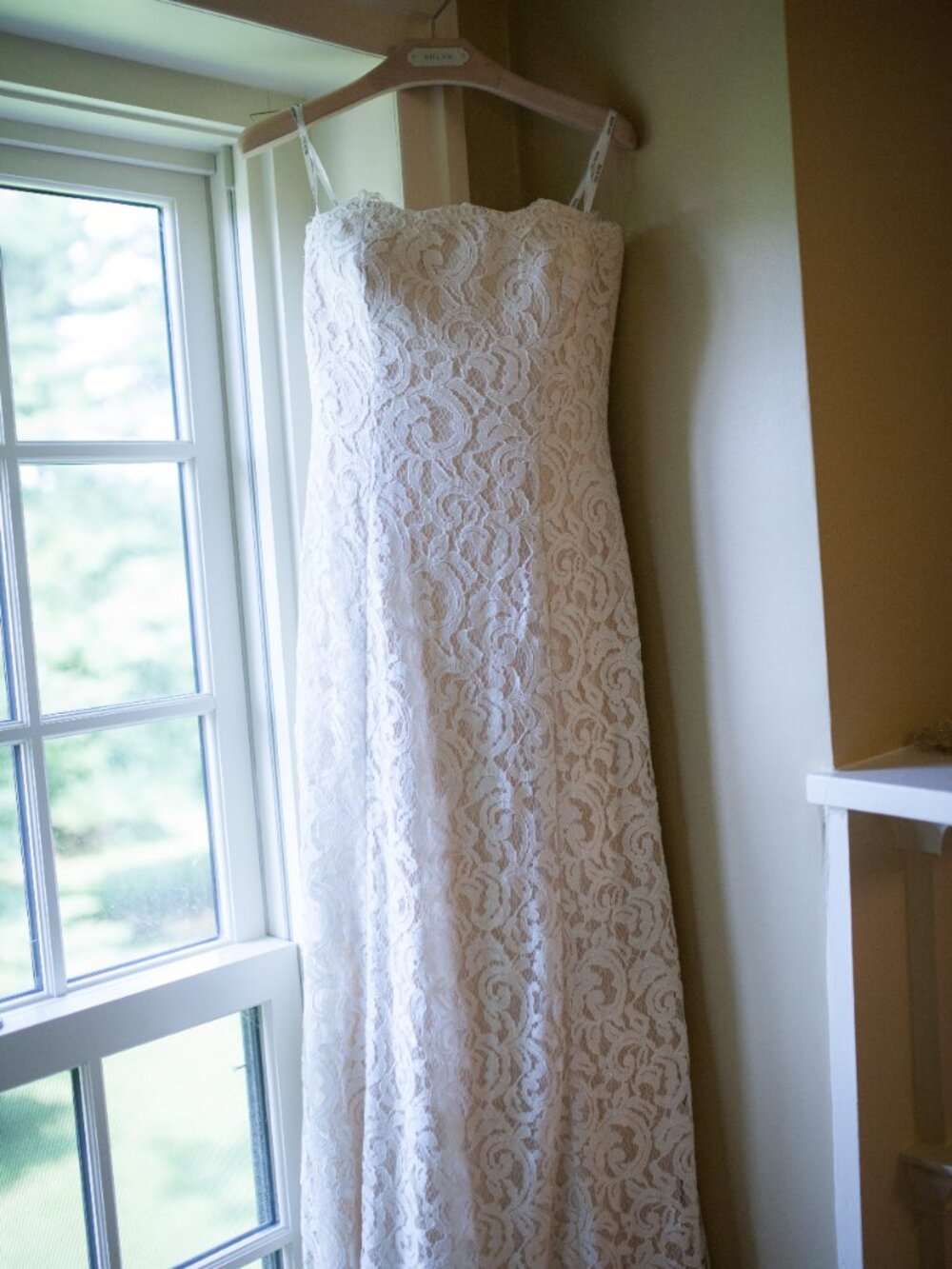 BHLDN Tadashi Shoji Cream Lace Wedding Gown - Beach / Destination / Outdoor